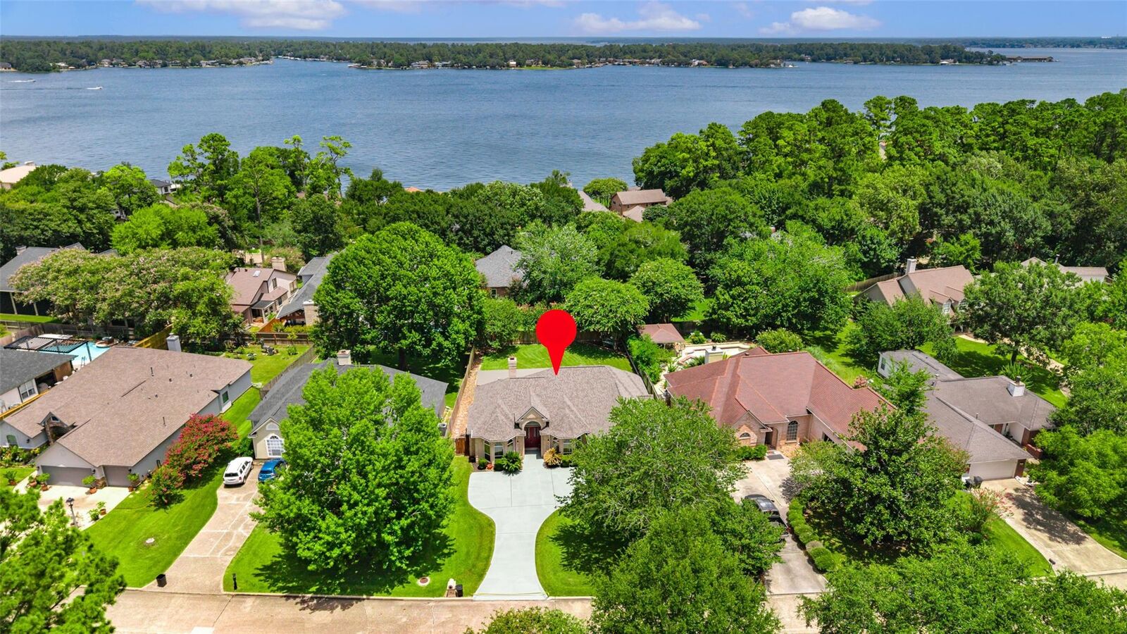 Property Photo:  129 April Point Place  TX 77356 