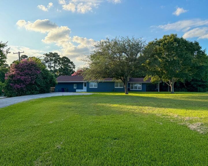 Property Photo: 516 Roundabout Road TX 77340