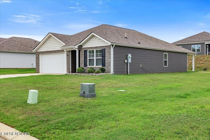 Property Photo:  117 Crescent Circle  TN 37826 