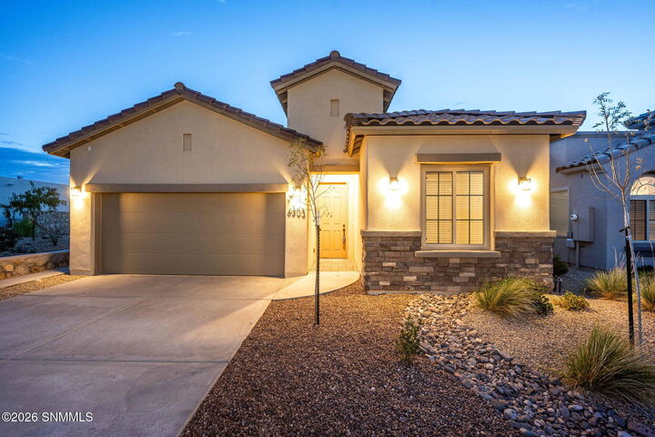 Property Photo:  