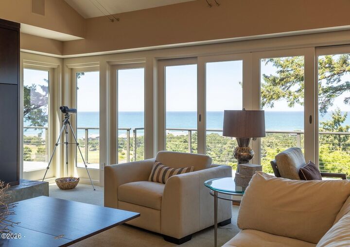 Property Photo: 142 E Bay Point Rd OR 97388