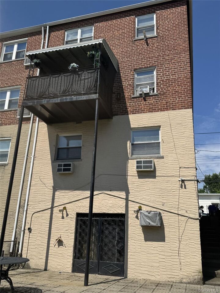Property Photo: 1482 Stadium Avenue NY 10465