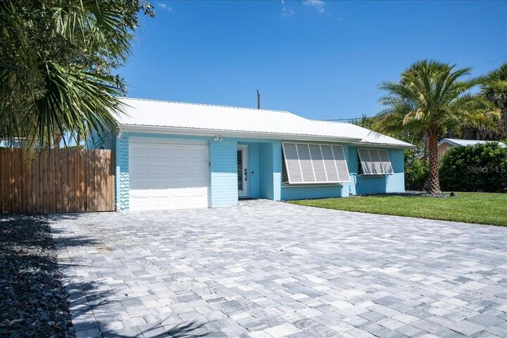 Property Photo: 301 N Pine Street FL 32169
