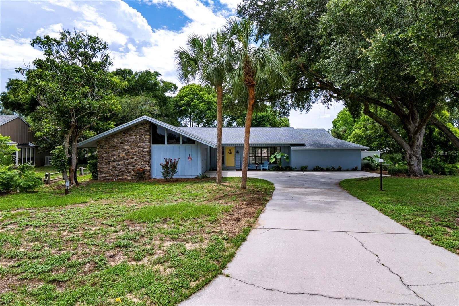 Property Photo: 34007 Sabal Way FL 34788