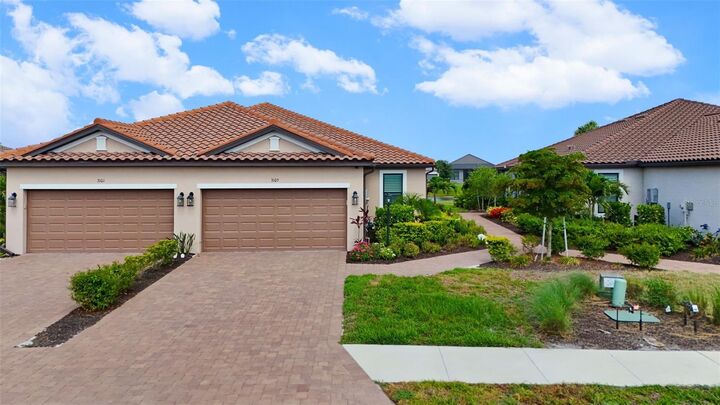Property Photo: 3105 Formia Court FL 34211