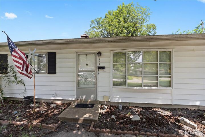Property Photo: 114 Saint James Lane IL 62206
