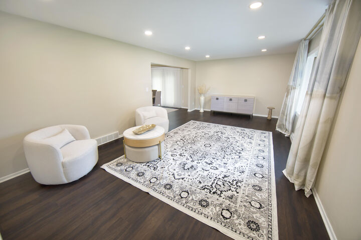 Property Photo: 10234 N La Cresta Dr WI 53092