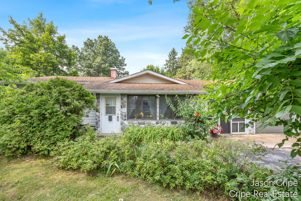 Property Photo: 928 E Brierwood Street MI 48838