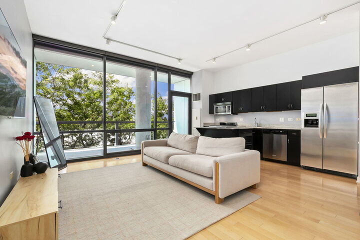Property Photo:  