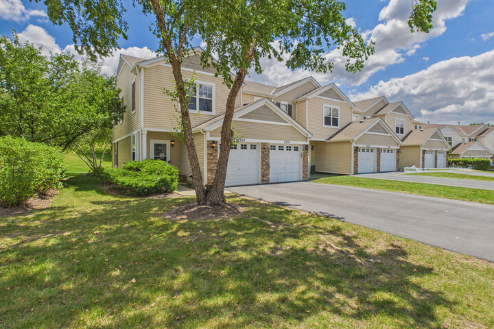Property Photo: 2254 Flagstone Lane IL 60110