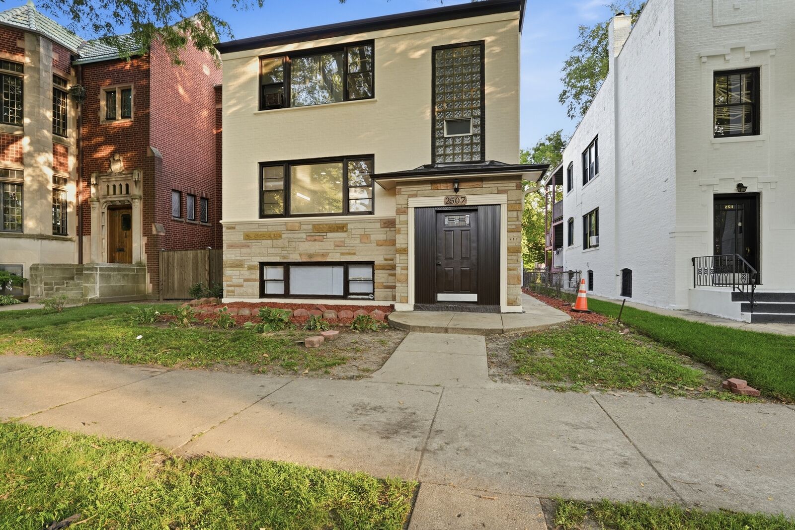 Property Photo: 2507 W Coyle Avenue IL 60645