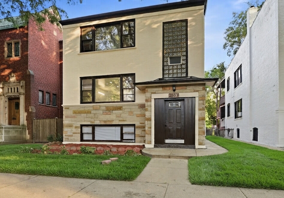 Property Photo: 2507 W Coyle Avenue IL 60645