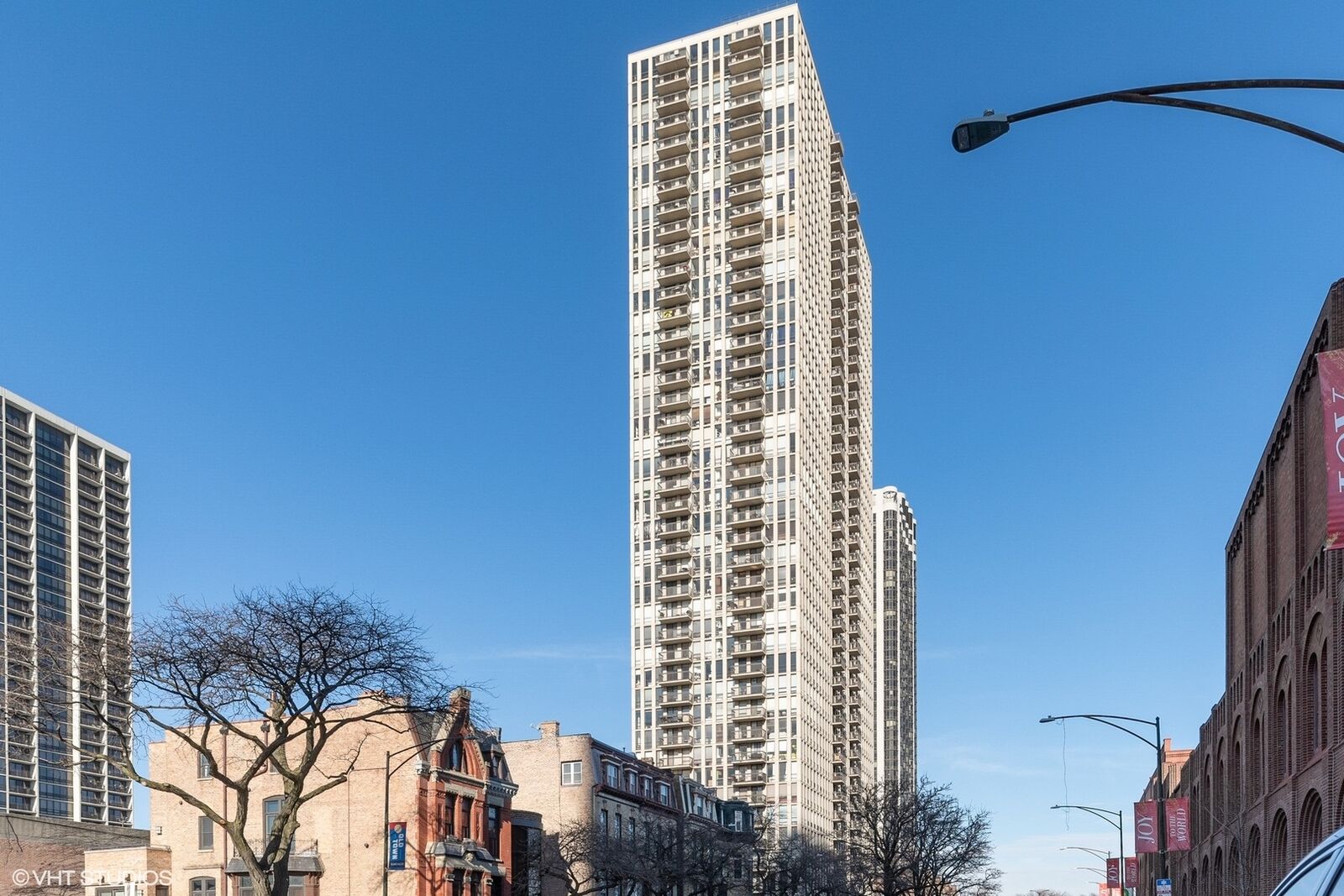 Property Photo: 1660 N La Salle Drive 210 IL 60614