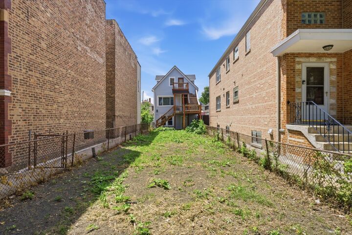 Property Photo: 2627 W Montgomery Avenue IL 60632