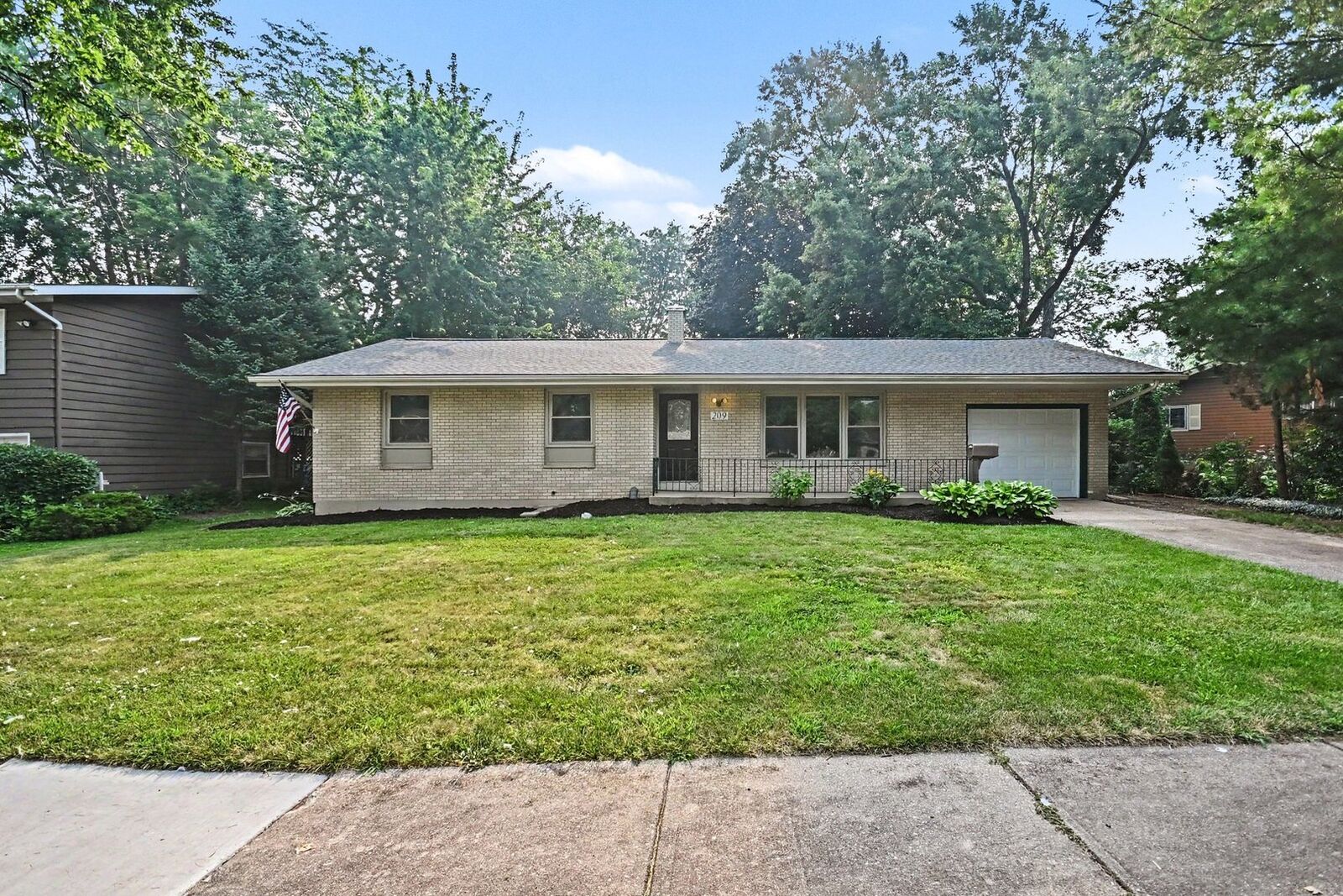 Property Photo: 209 Maureen Drive IL 60123