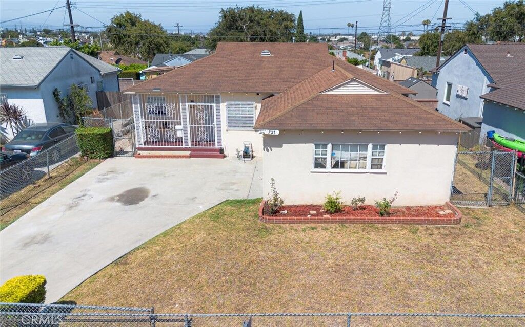 Property Photo:  727 S Caswell  CA 90220 