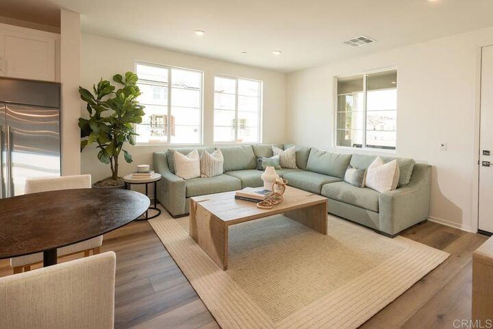 Property Photo:  511 Avenida Centro 101  CA 91910 