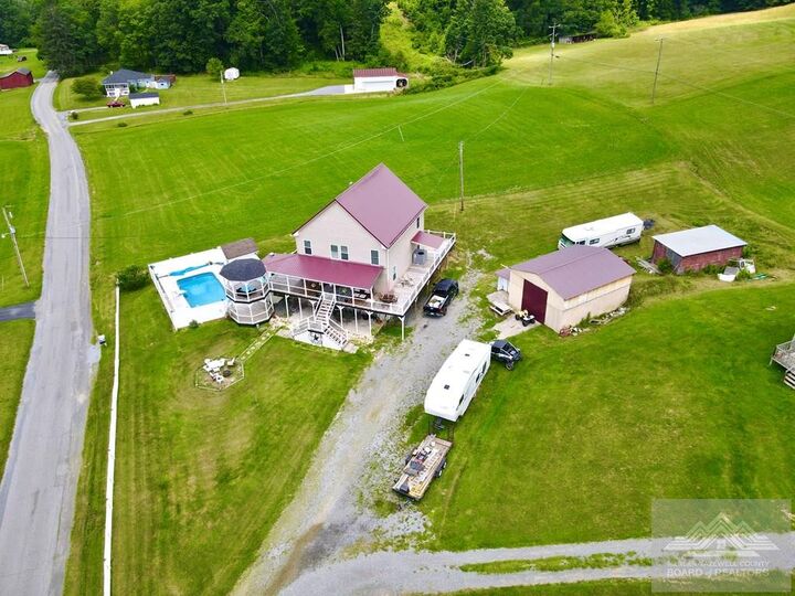 Property Photo: 384 Pinoak Road WV 24733