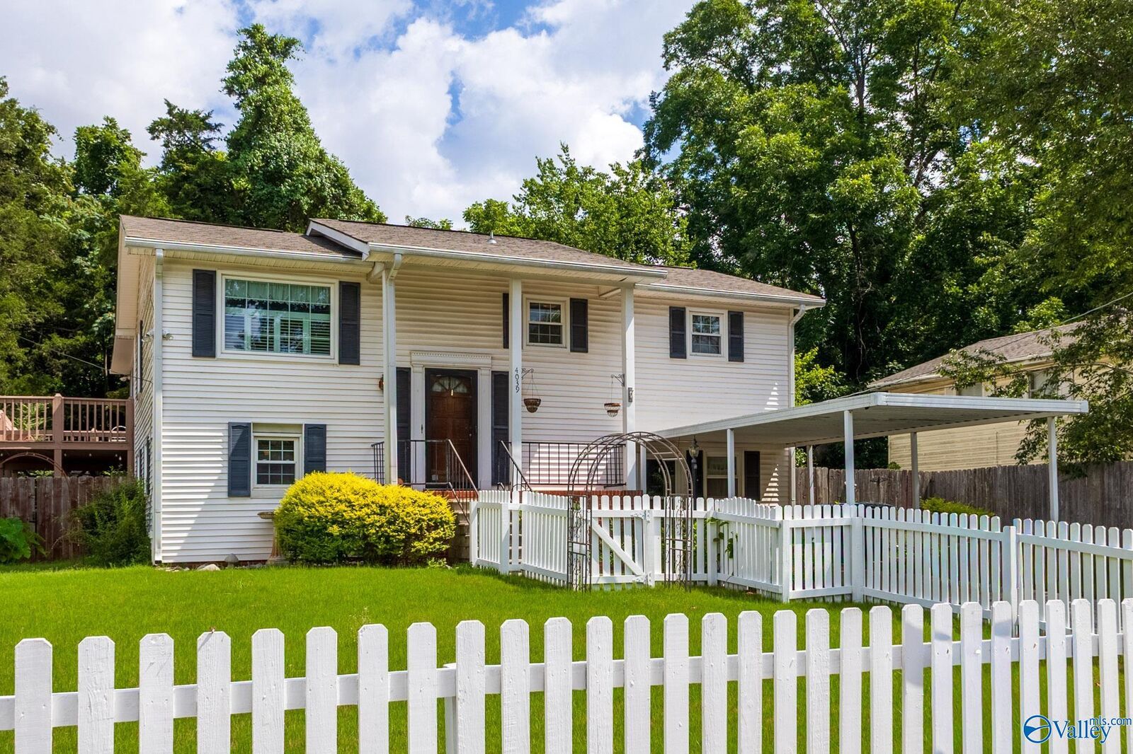 Property Photo:  4039 Sewall Drive SW  AL 35805 