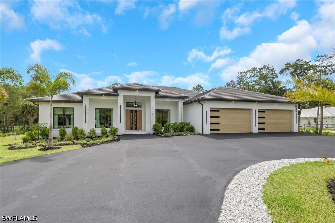 Property Photo: 634 19th Street SW FL 34117