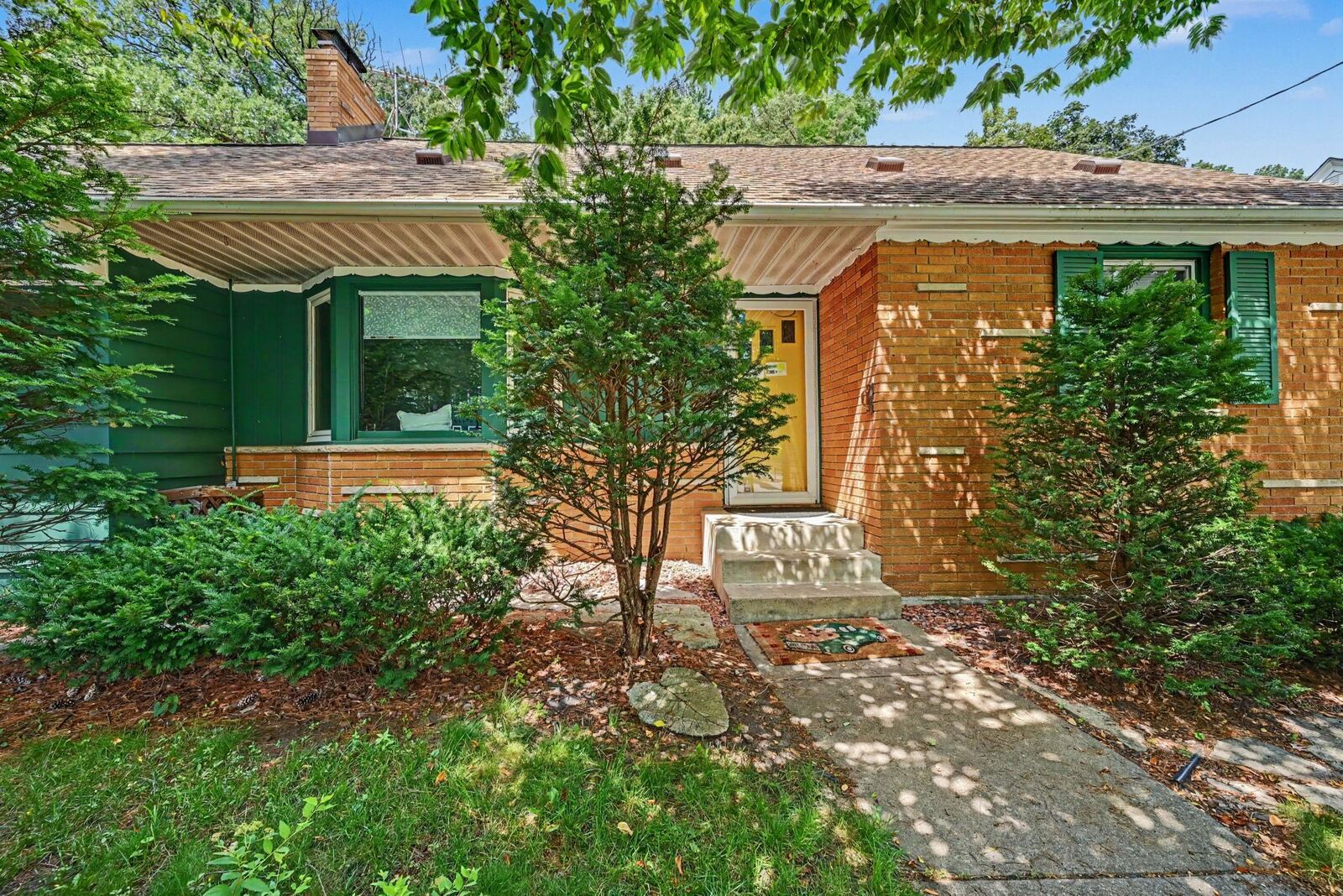 Property Photo:  885 Old Lexington Avenue  MN 55116 