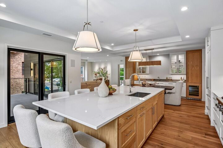 Property Photo:  150 Broadway Avenue S 2A  MN 55391 
