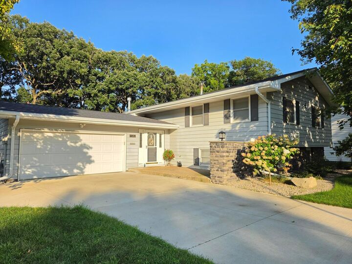 Property Photo: 411 Ridge Road MN 56007