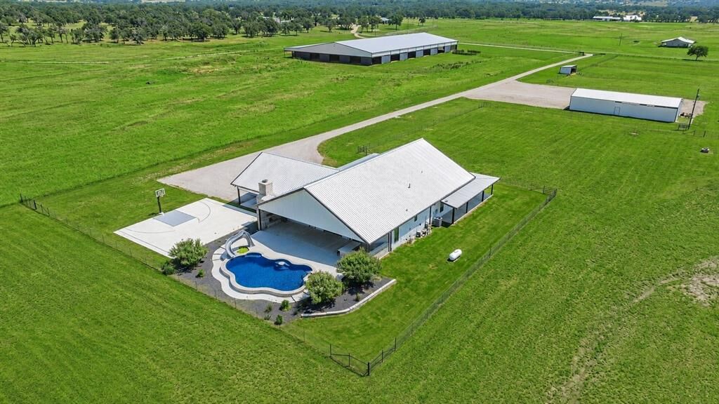 Property Photo: 385 Private Road 1733 TX 76401