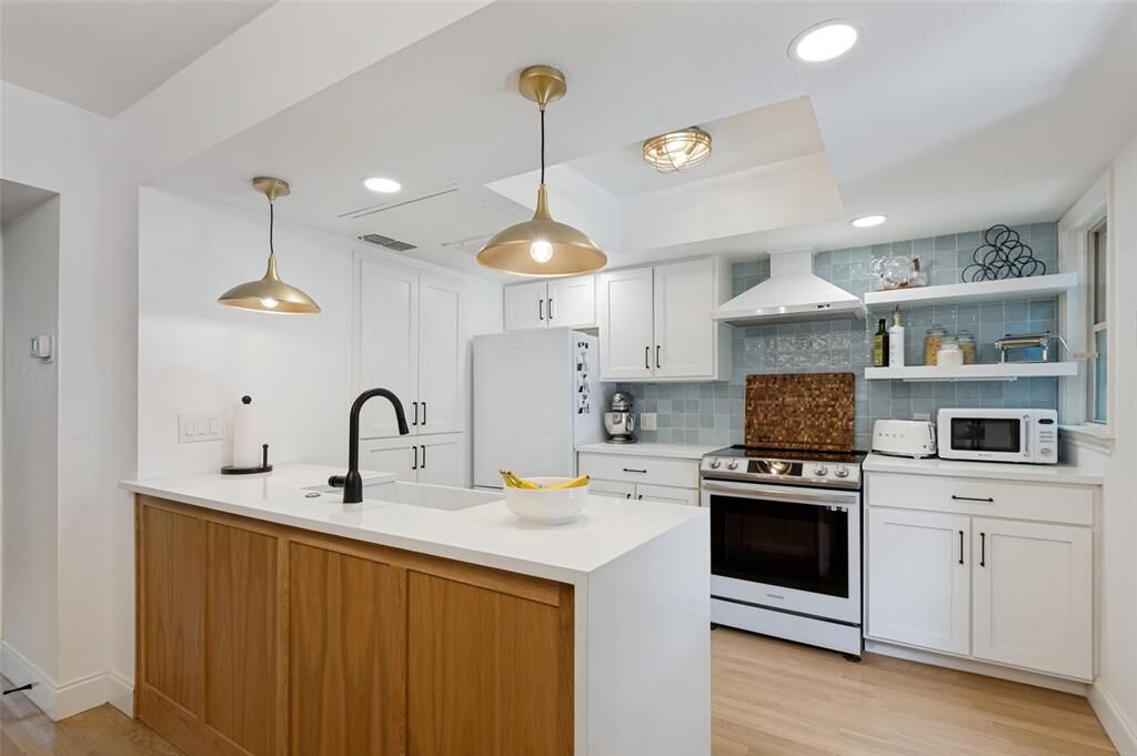 Property Photo: 6359 Oriole Drive 6359 TX 75209