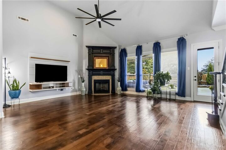 Property Photo:  2802 Rainier Road  AR 72758 