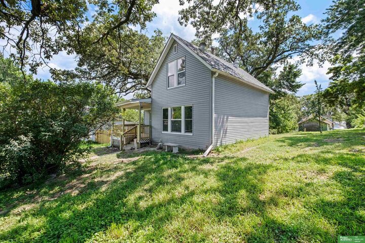 Property Photo:  1221 A Avenue  NE 68048 