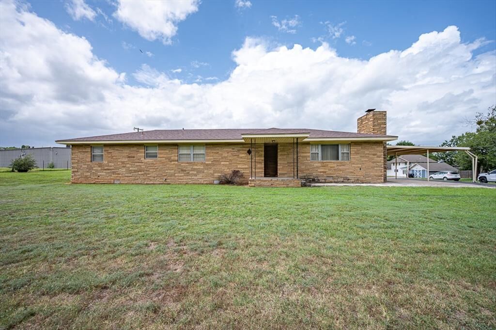 Property Photo: 202 E Park Street OK 74851
