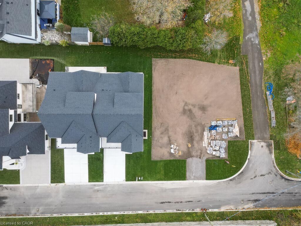 Property Photo: 422-424 Robinson Street N ON L3M 3C8