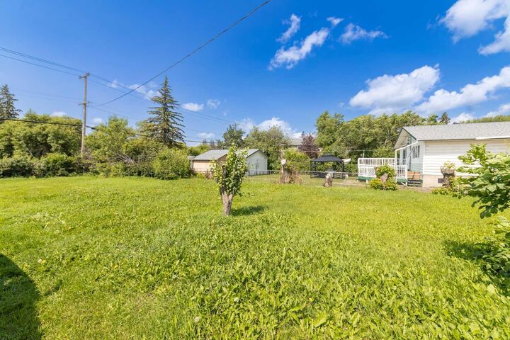 Property Photo:  5514 49 Avenue  SK S9V 0V4 