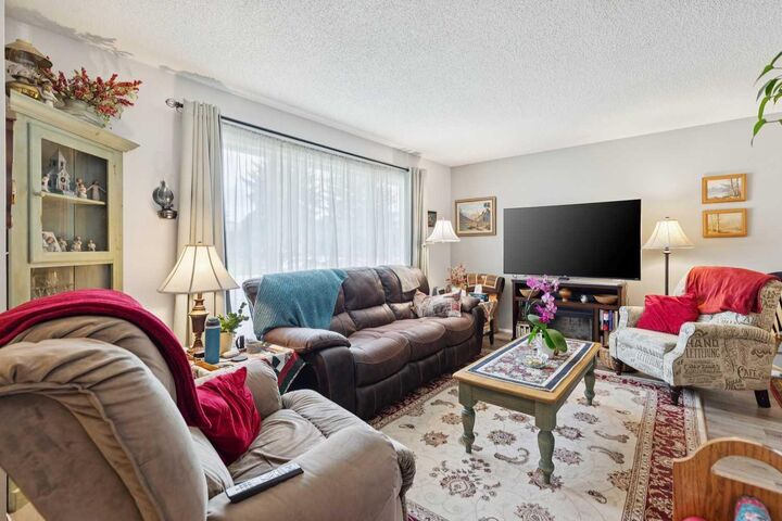 Property Photo:  102 Thorson Crescent  AB T1S 1C8 