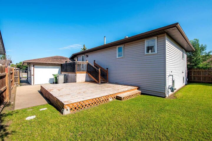 Property Photo: 2604 57 A Avenue AB T9V 2M4