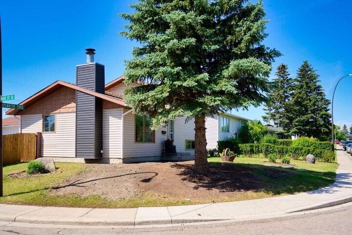 Property Photo:  1176 Penrith Crescent SE  AB T2A 2H9 