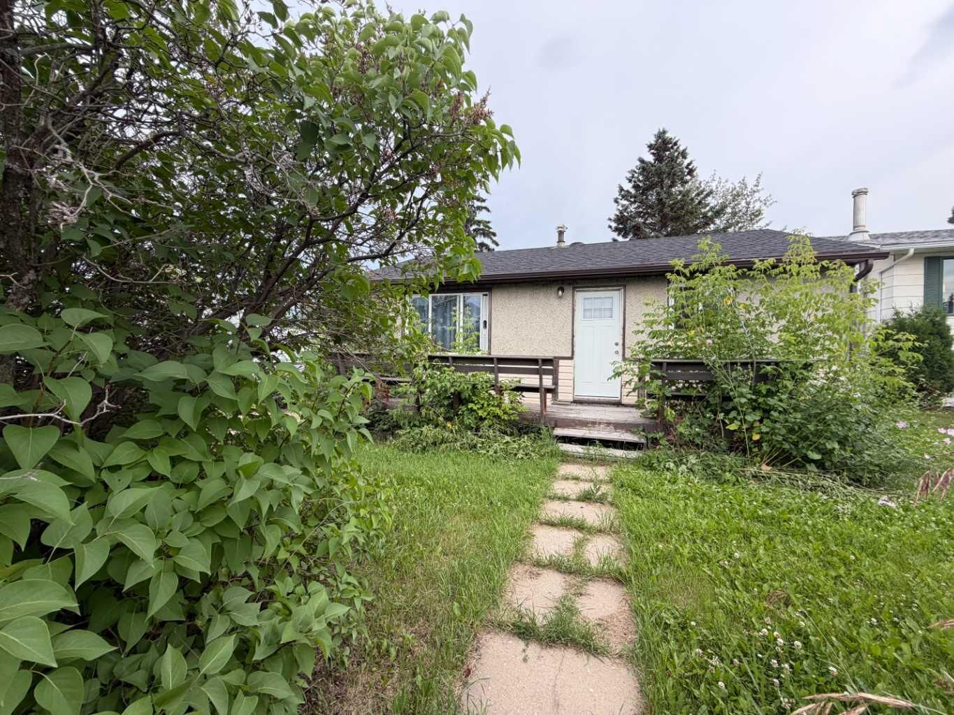 Property Photo: 10408 96 Street AB T8V 1Z9