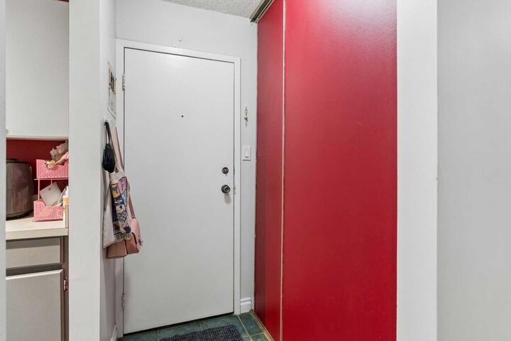 Property Photo: 1824 11 Avenue SW 202 AB T3C 0N7