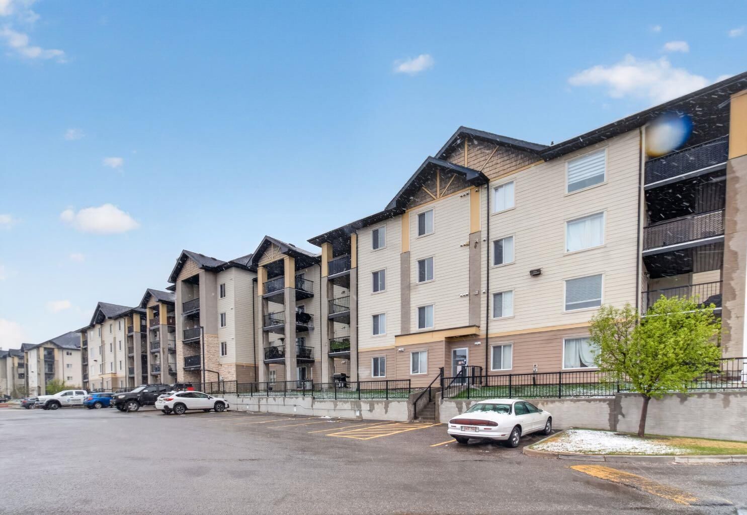 Property Photo:  304 Mackenzie Way SW 7103  AB T4B 3H7 