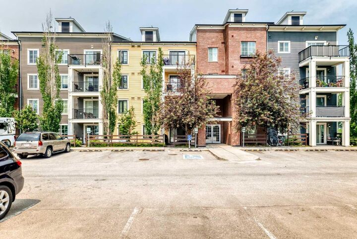 Property Photo: 755 Copperpond Boulevard SE 4302 AB T2Z 4R2