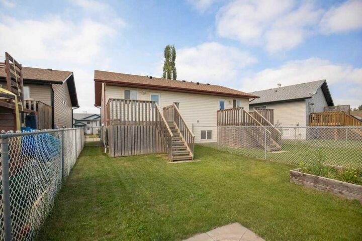 Property Photo: 36 Keen Crescent AB T4P 4B9