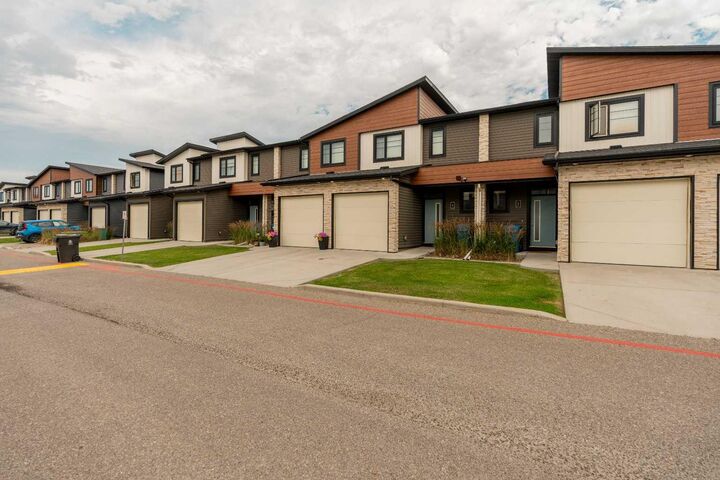 Property Photo: 414 Highlands Boulevard W 4 AB T1J 5K5
