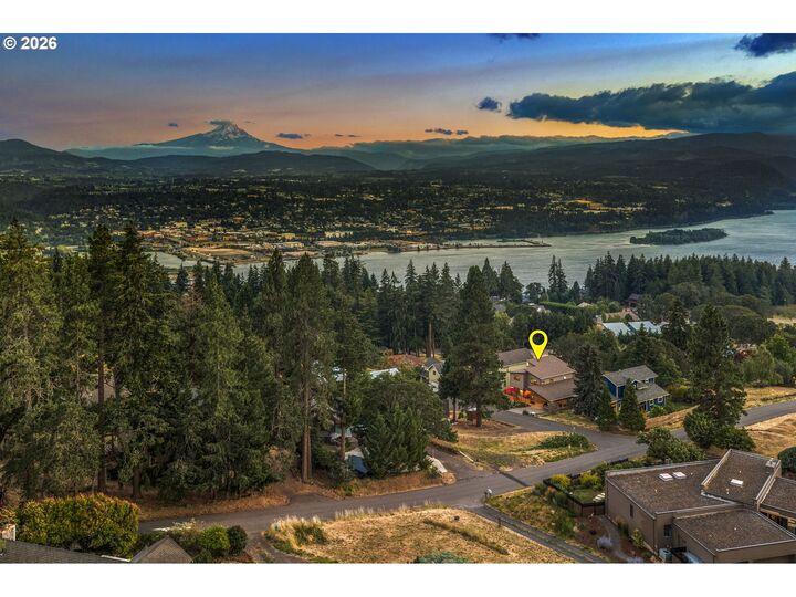 Property Photo: 833 William Dr WA 98672