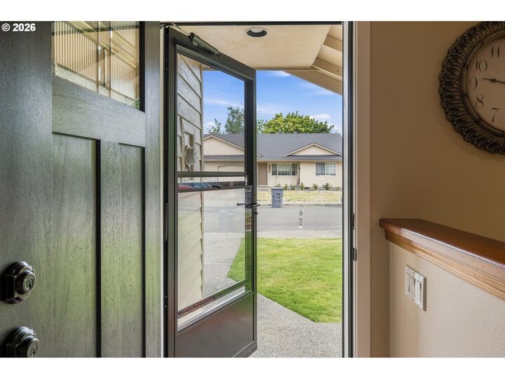 Property Photo: 1516 SW Harbor Dr OR 97128