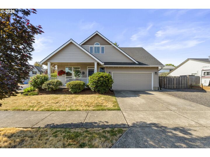 Property Photo: 1424 Alyssum Ave OR 97116