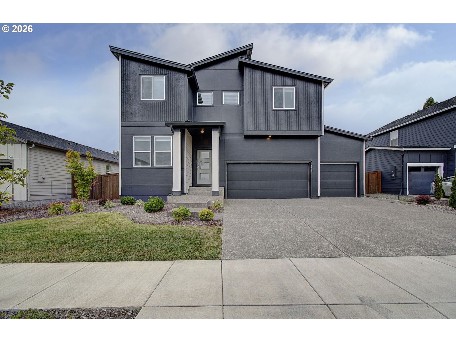 Property Photo: 1119 W 15th St WA 98629