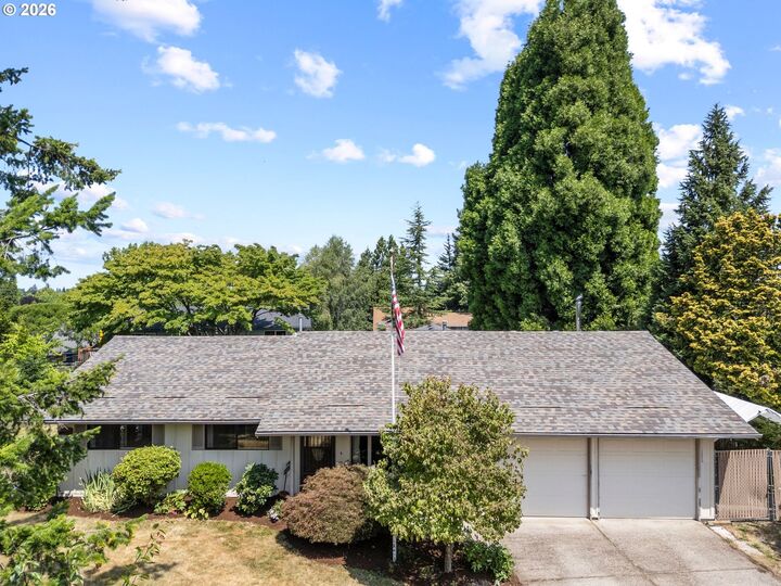 Property Photo: 505 NE Dexter Ct OR 97030