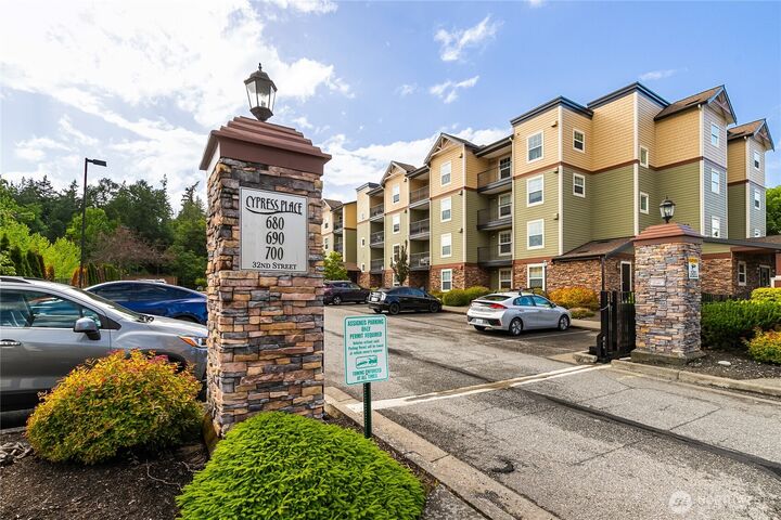 Property Photo:  690  32nd Street B301  WA 98225 