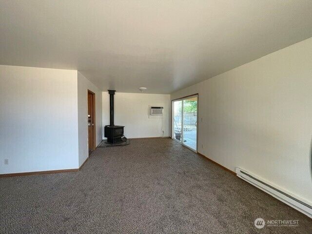Property Photo:  511  Castle Dr Street  WA 98837 